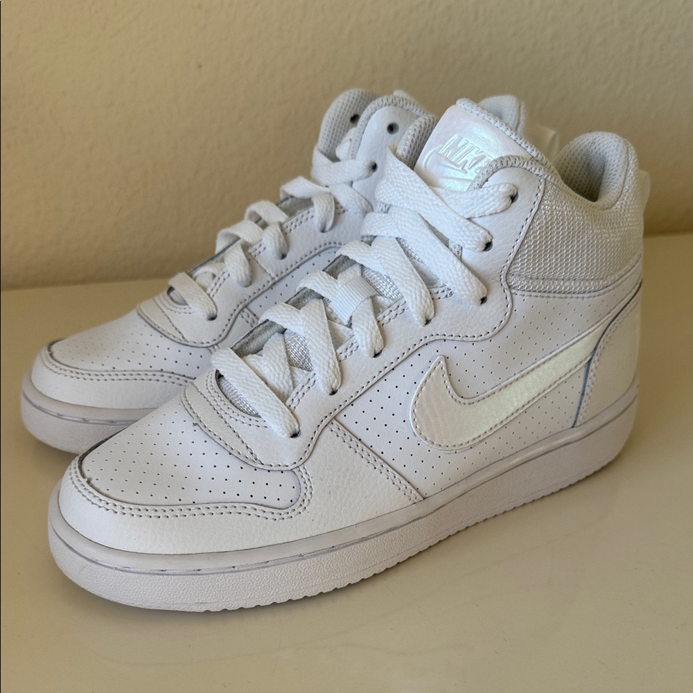 NEW Nike Court Borough Mid